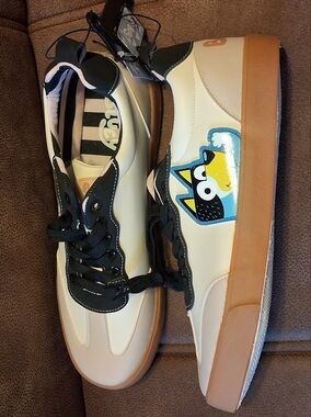 Bluey Men's Sneakers Cream With Black Trim Size 11 1/2
